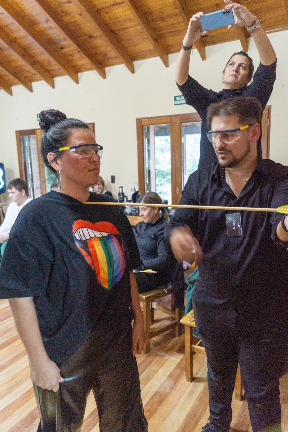 Acompañamiento cercano. Fotografía real de una edición anterior de UMBRAL.